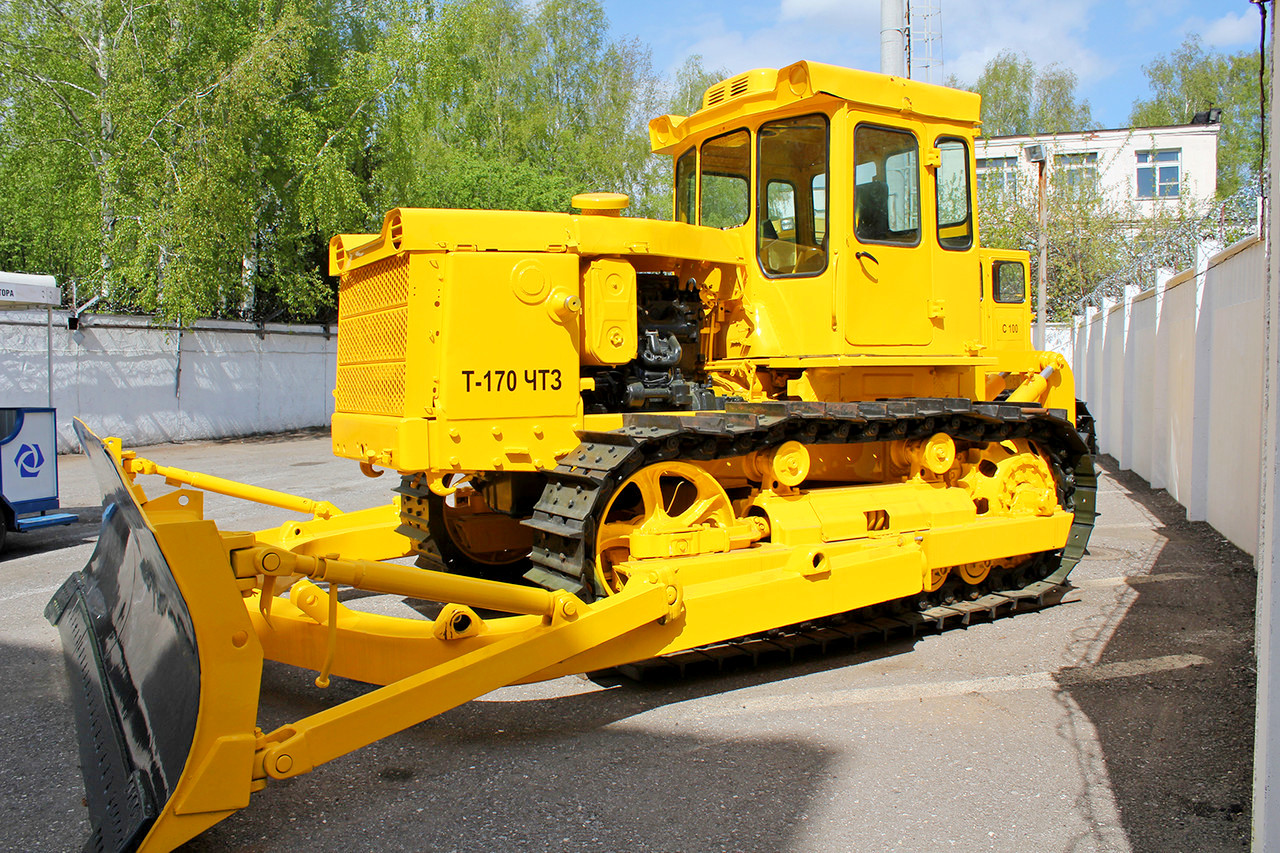 460371220_w640_h640_uslugi-buldozera-t-170-3