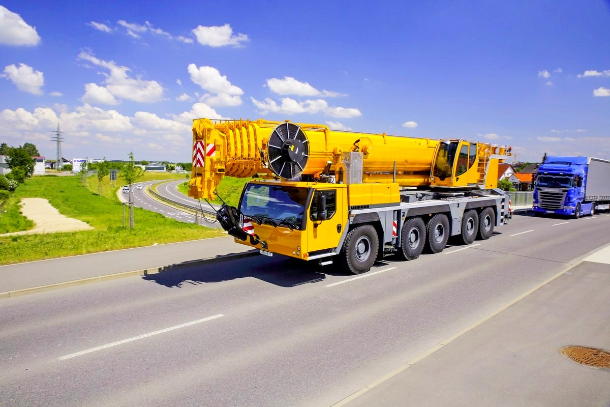 liebherr-ltm-1160-5-2-neutral_driving-position-002-2
