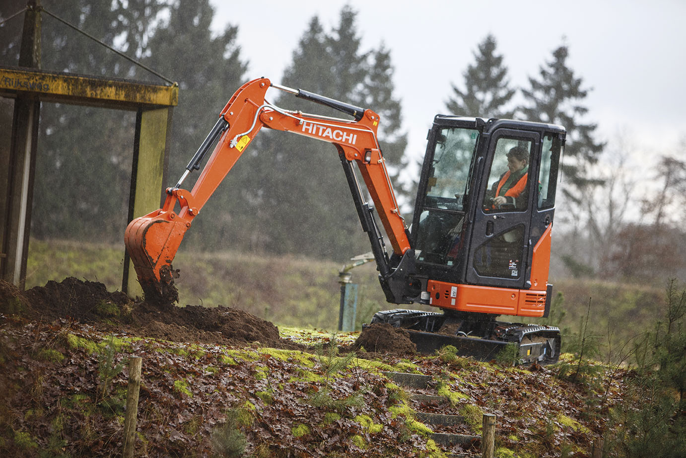 mini-ekskavatory-zx-26-u-5-hitachi